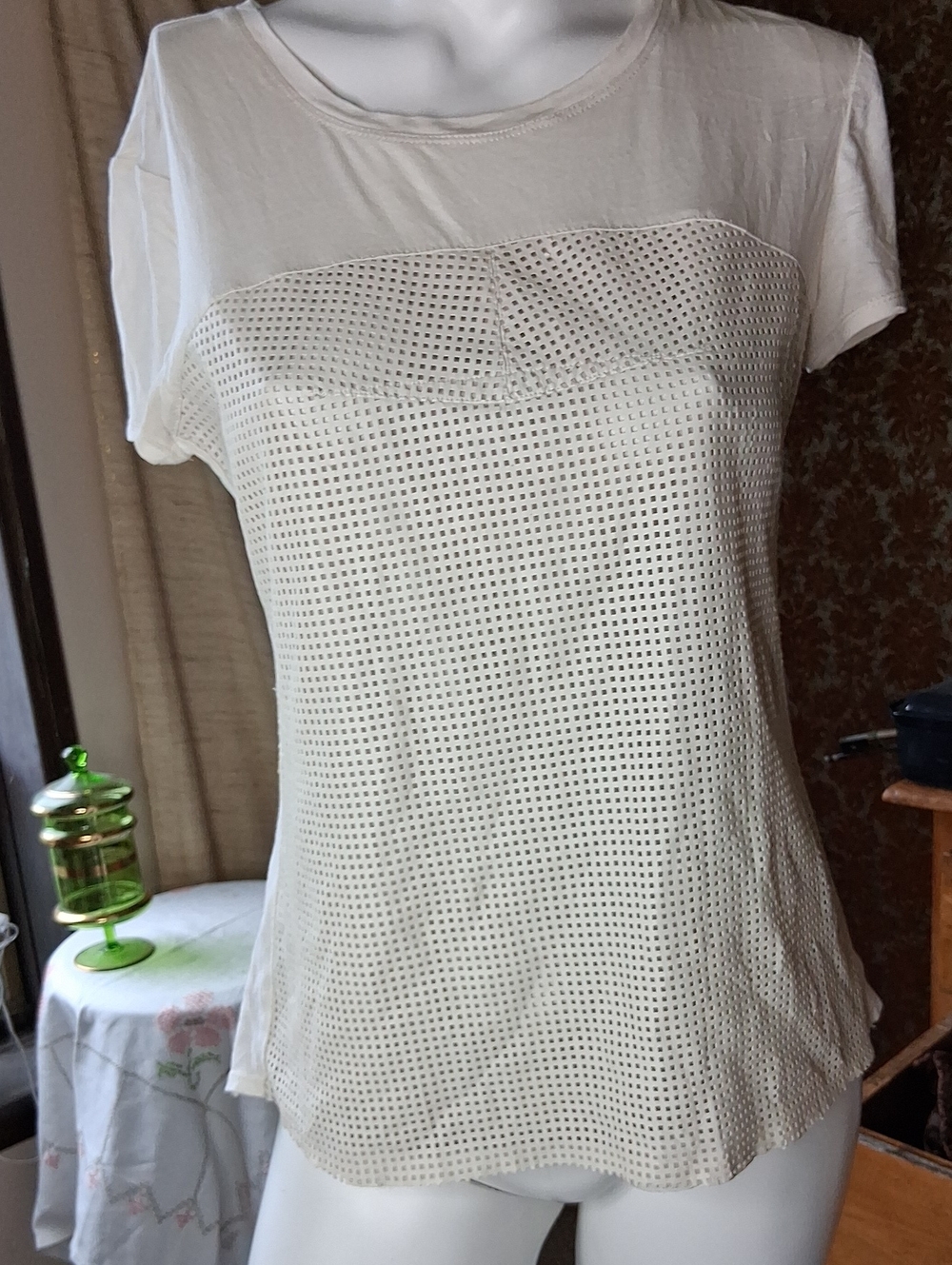 BCBG MaxAzria Cream Short Sleeve Perforated Front Tee M